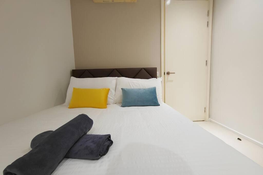 Mont Kiara Cozy 2 #2bedroom With Balcony #arcoris Apartment