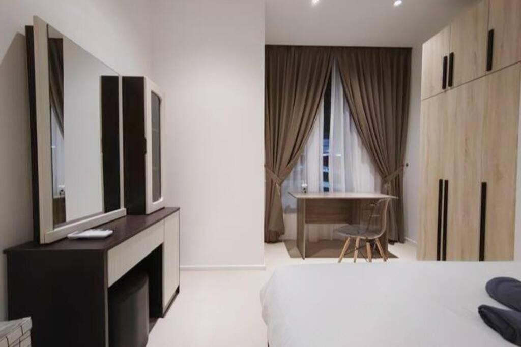 Mont Kiara Cozy 2 #2bedroom With Balcony #arcoris Apartment