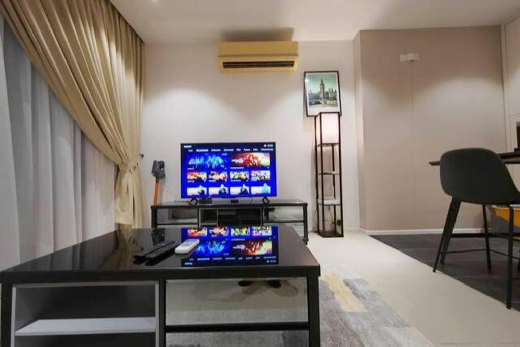 Mont Kiara Cozy 2 #2bedroom With Balcony #arcoris * Kuala Lumpur
